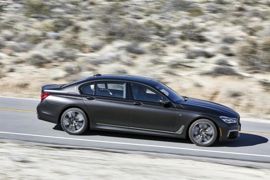  BMW M760i xDrive 2017 года  (NA) (фото 35 из 154)